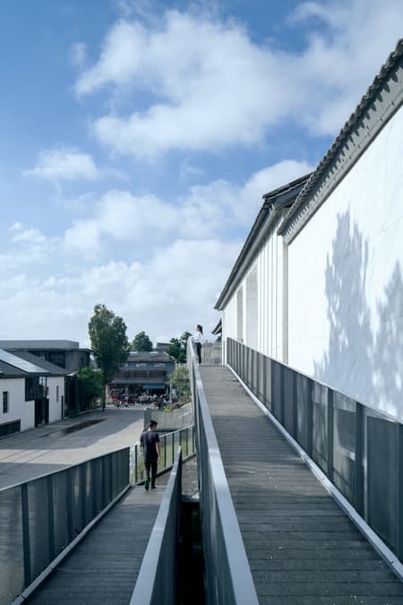 Dali Transformer Theater: Immersive Theatrical District